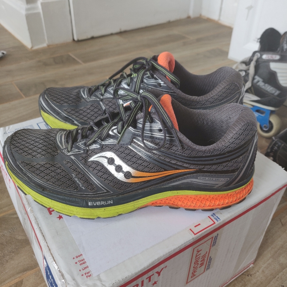 Saucony Guide 9 running shoes
